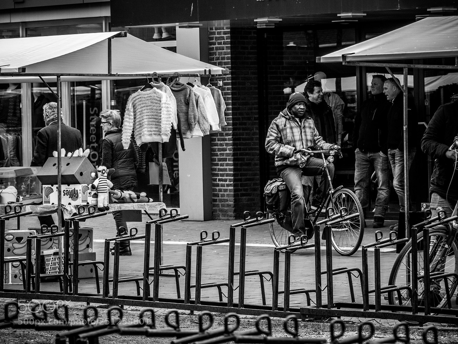 Olympus OM-D E-M10 III sample photo. Market photography