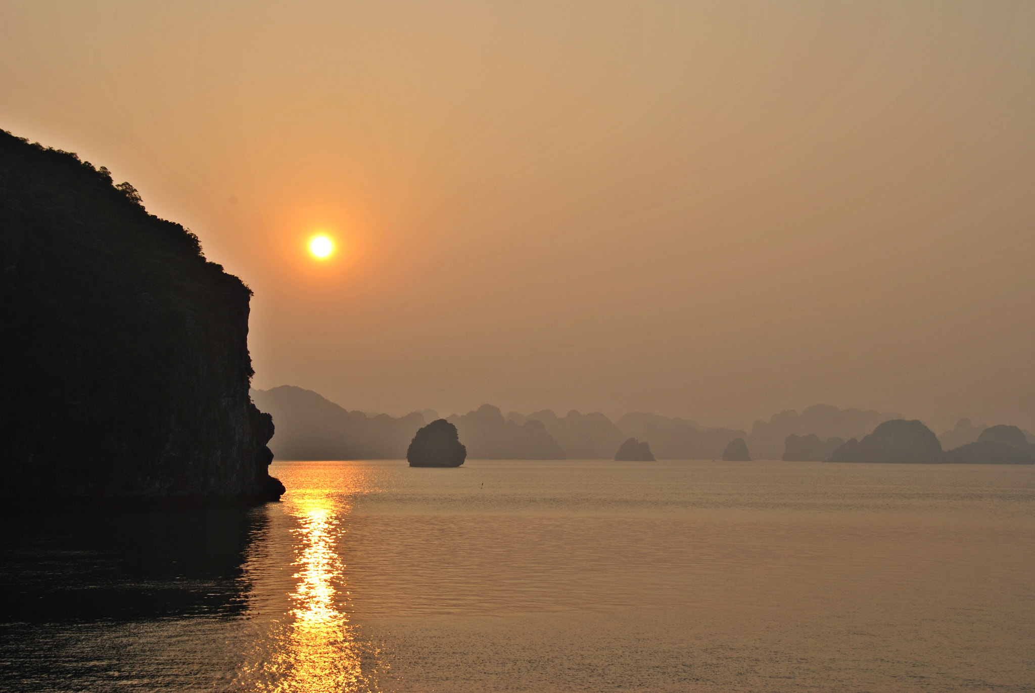 Nikon D3000 + Sigma 18-200mm F3.5-6.3 DC OS HSM sample photo. Halong bay photography