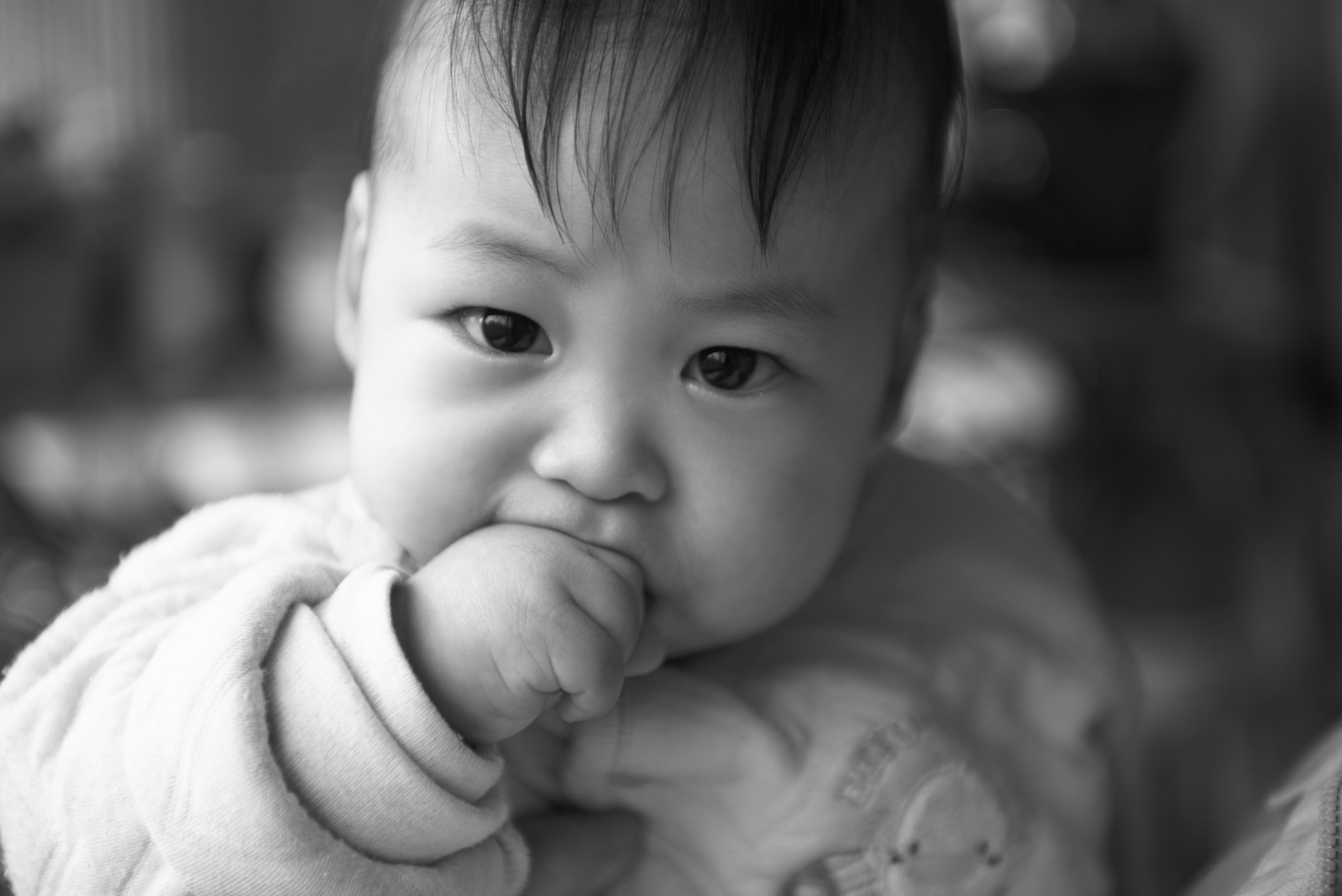 Nikon AF-S Nikkor 24-70mm F2.8G ED sample photo. My boy like sucking fingers very much recently and l take a group of photos when he did it photography