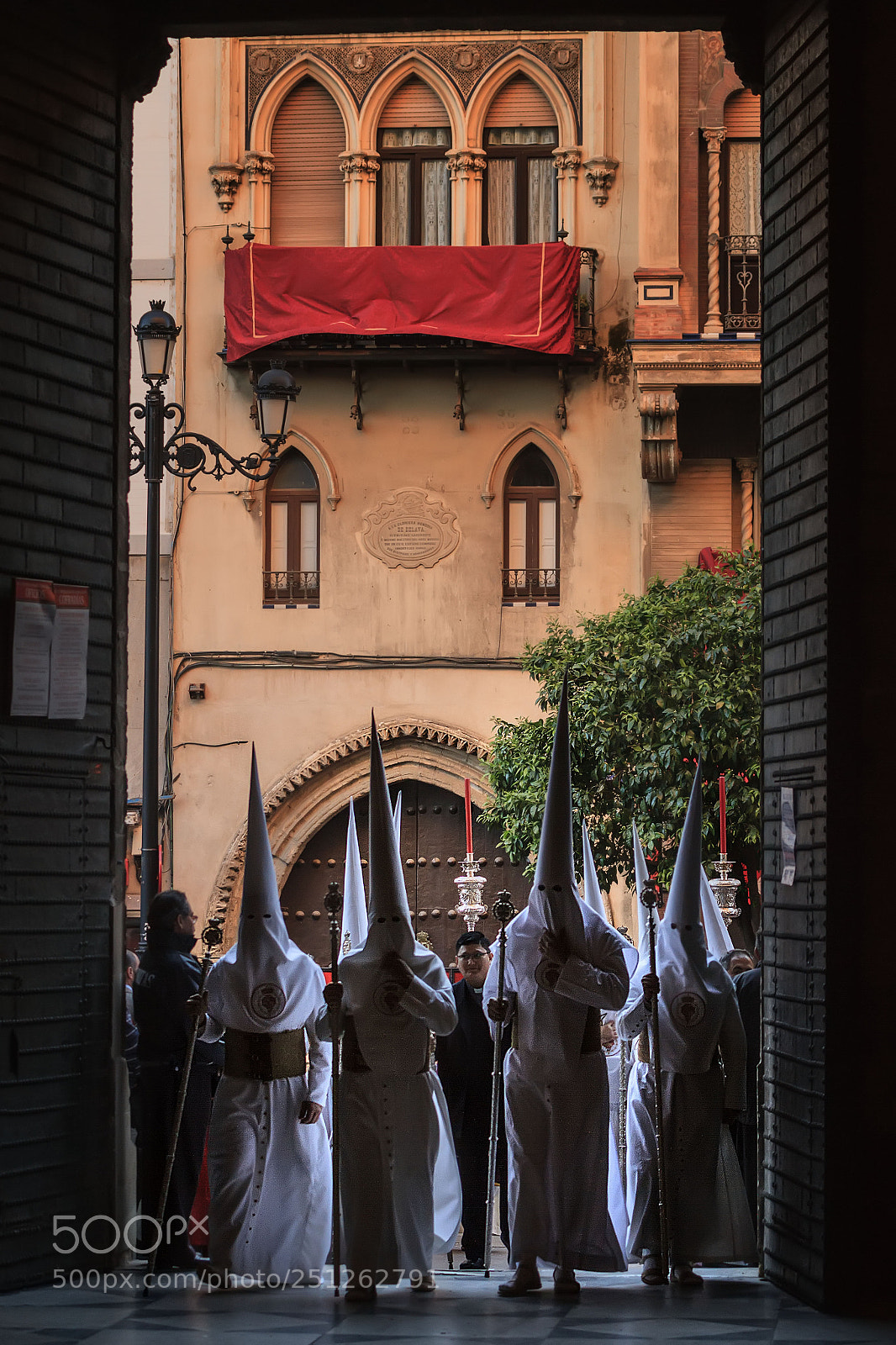 Canon EOS 7D sample photo. Entrada hermandad catedral photography