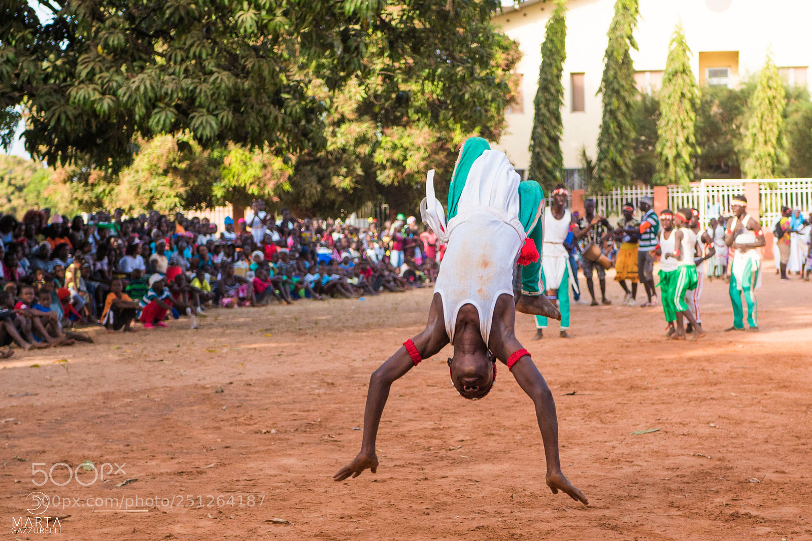 Panasonic Lumix DMC-GH4 sample photo. Carnival_acrobatic photography