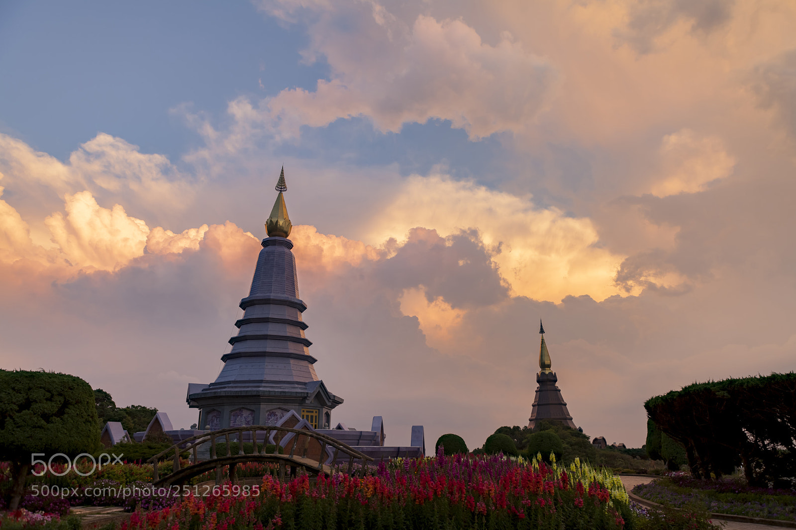 Canon EOS 5D Mark II sample photo. Sunset at the two photography