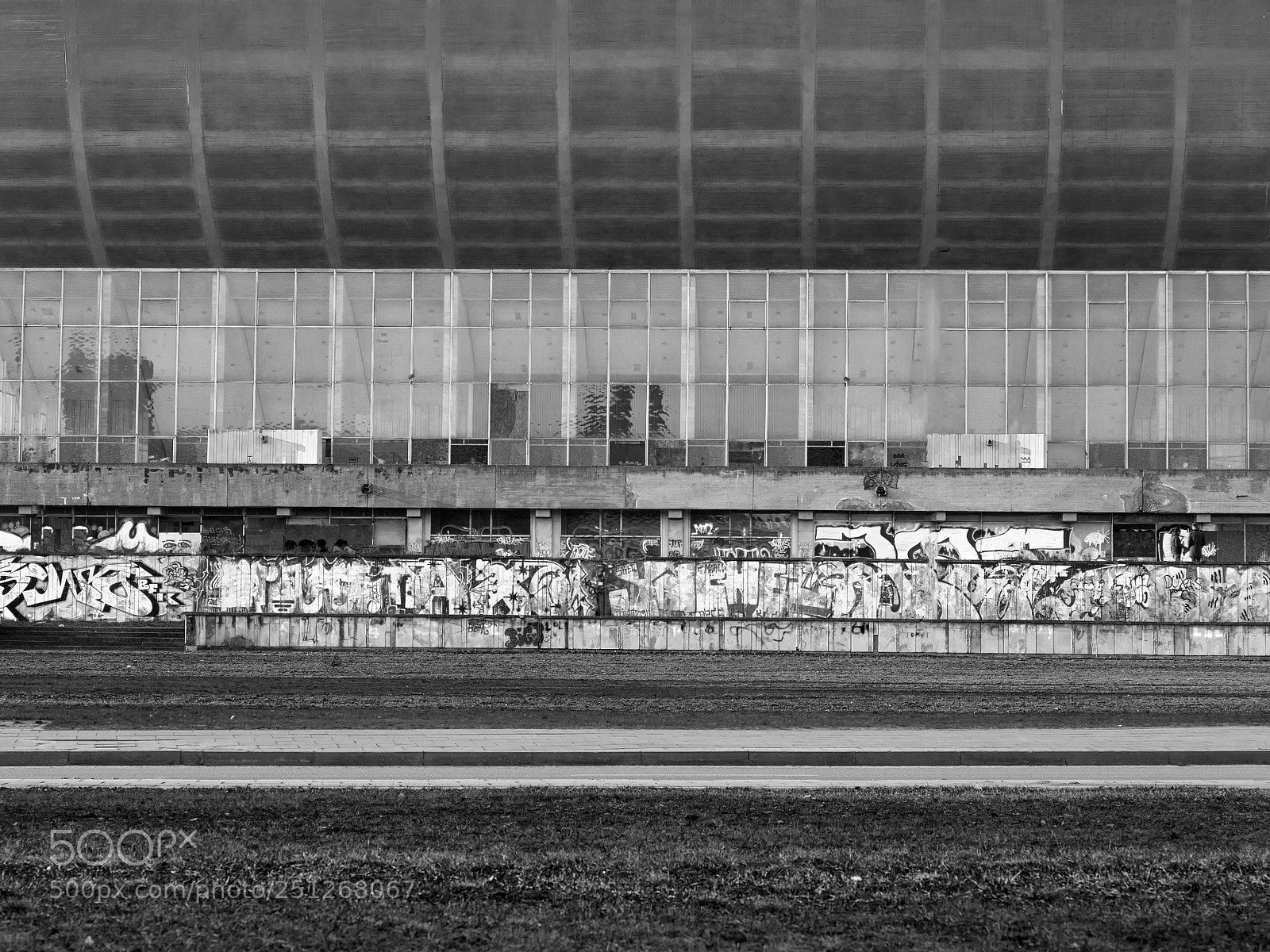 Olympus OM-D E-M5 II sample photo. Bw photography