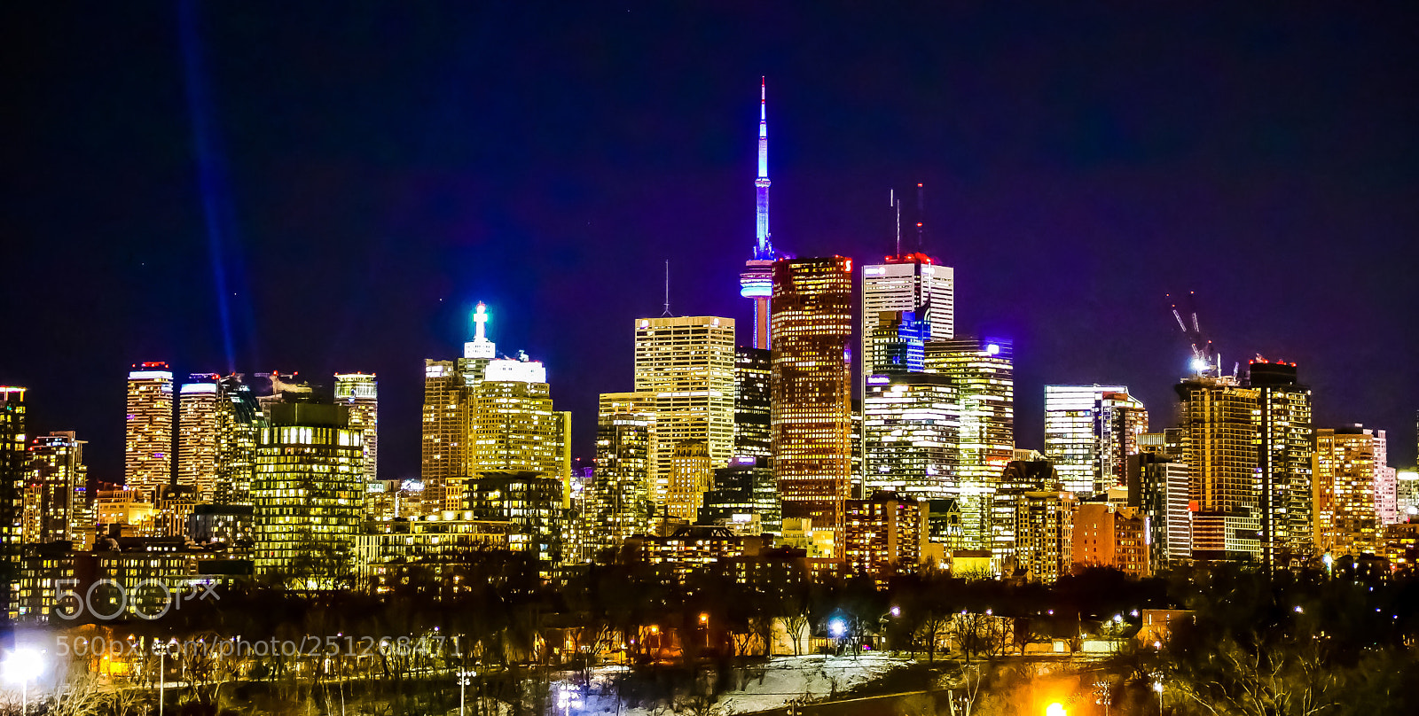 Canon EOS 5D Mark IV sample photo. Toronto night photography