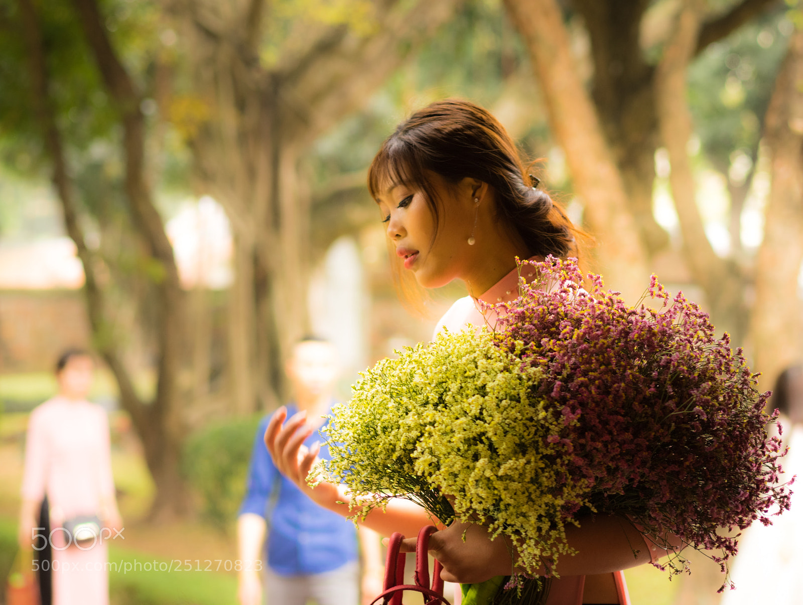 Sony a7 sample photo. Flower girl, hanoi photography
