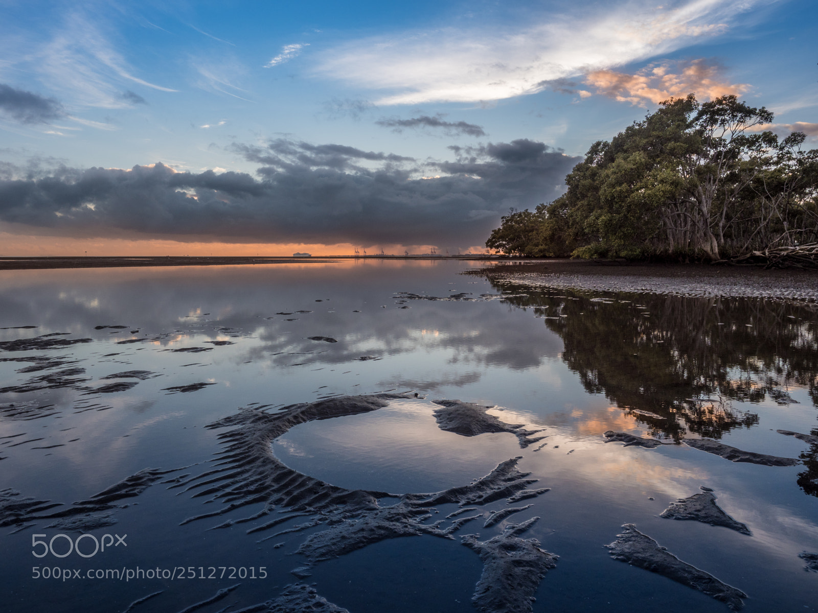 Olympus OM-D E-M1 Mark II sample photo. Dawn nudgee beach photography