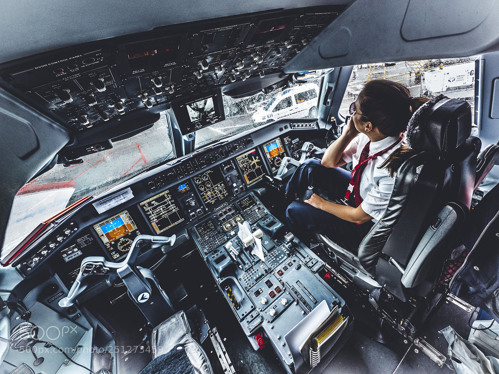 Olympus OM-D E-M1 sample photo. Womenpower embraer 195 photography