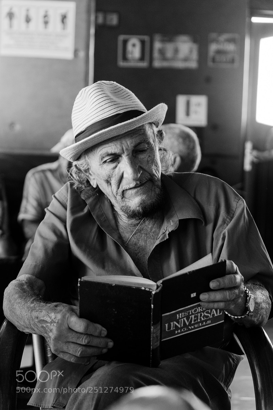 Sony a6000 sample photo. Historia universal photography