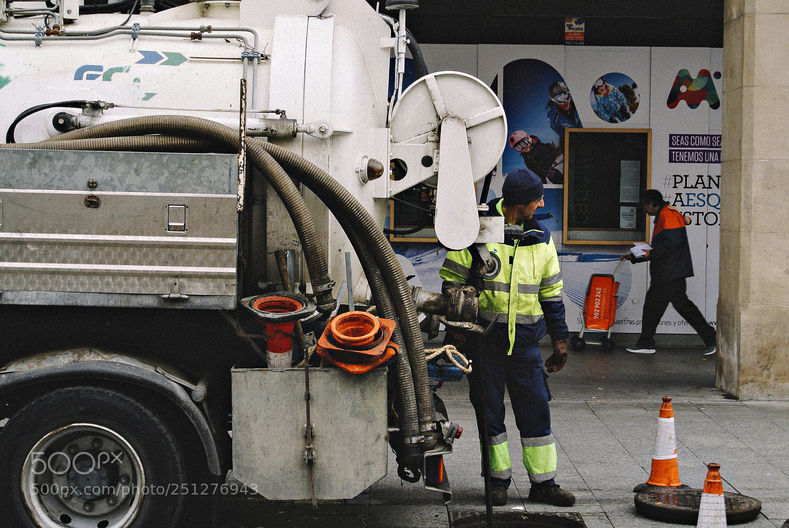 Nikon 1 V1 sample photo. Street workers photography