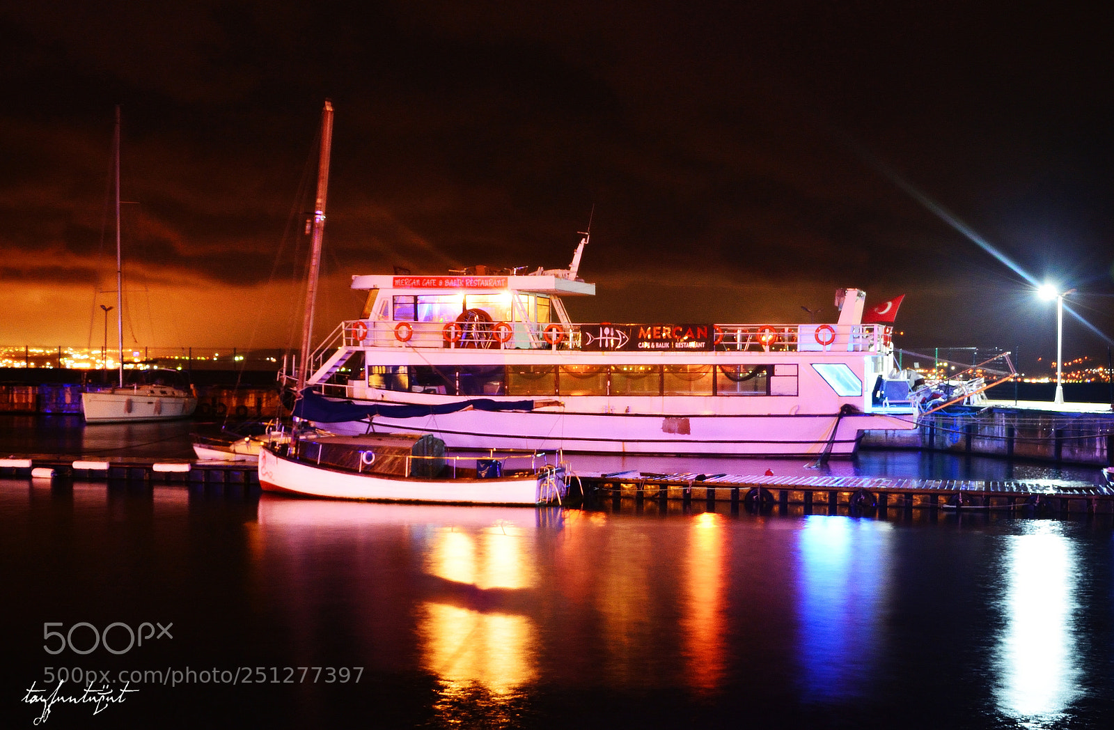 Nikon D5200 sample photo. A night time photography