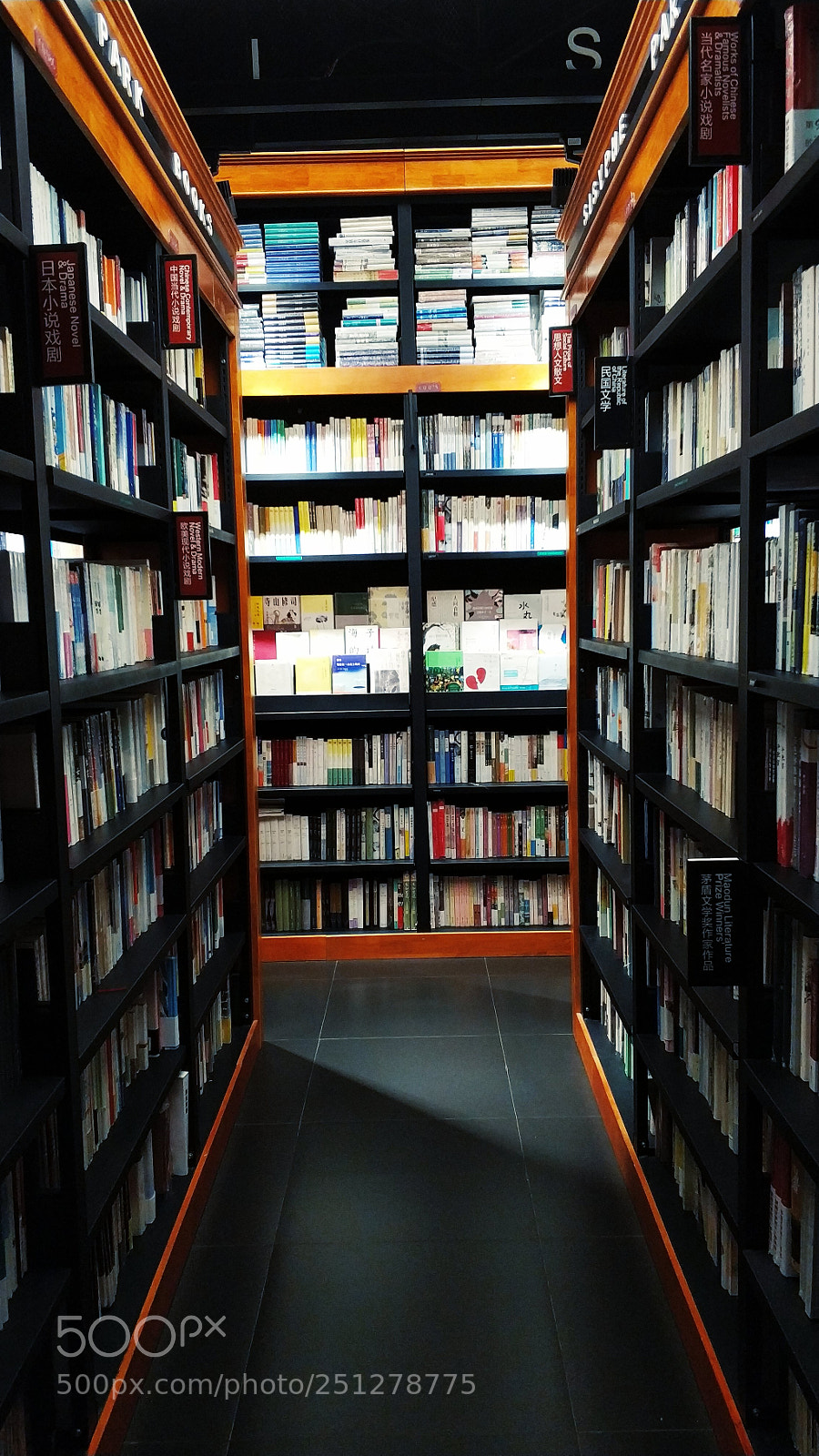 Xiaomi Mi Note 3 sample photo. Book store photography