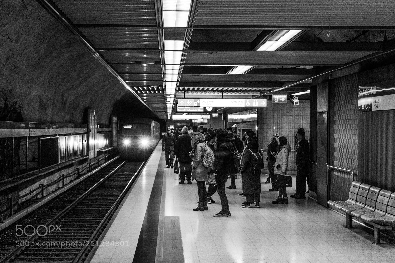 Sony a6300 sample photo. Metro photography