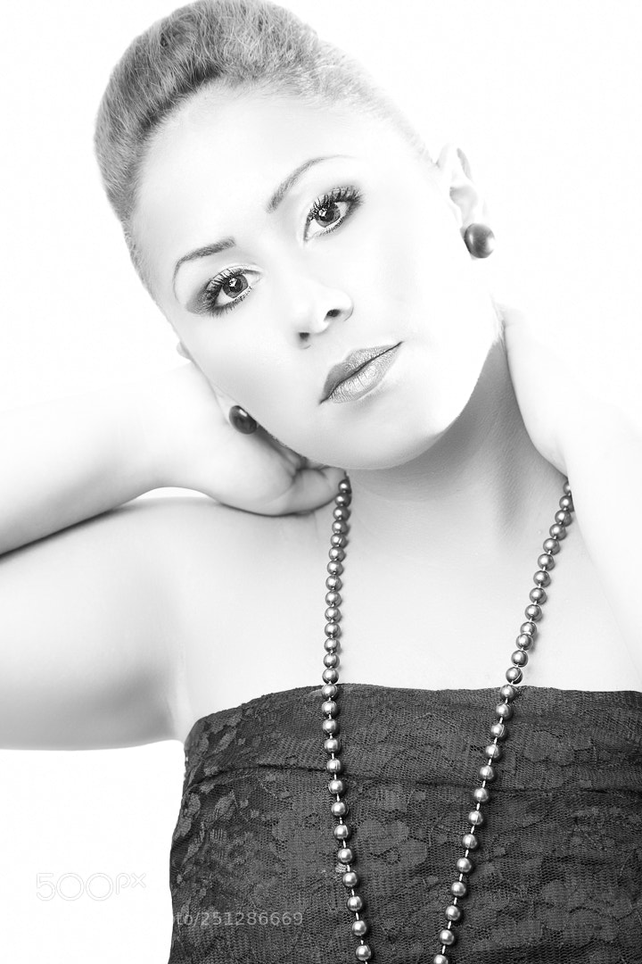Canon EOS 5D Mark II sample photo. Au studio photography