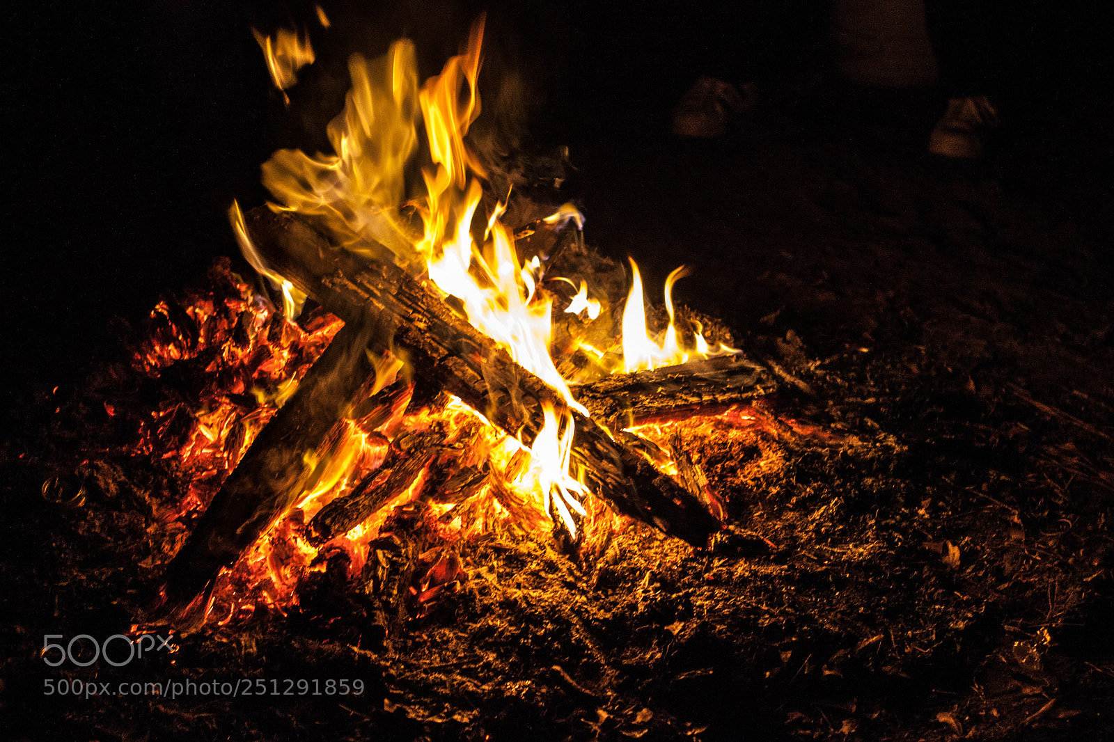 Canon EOS 500D (EOS Rebel T1i / EOS Kiss X3) sample photo. Camp fire photography