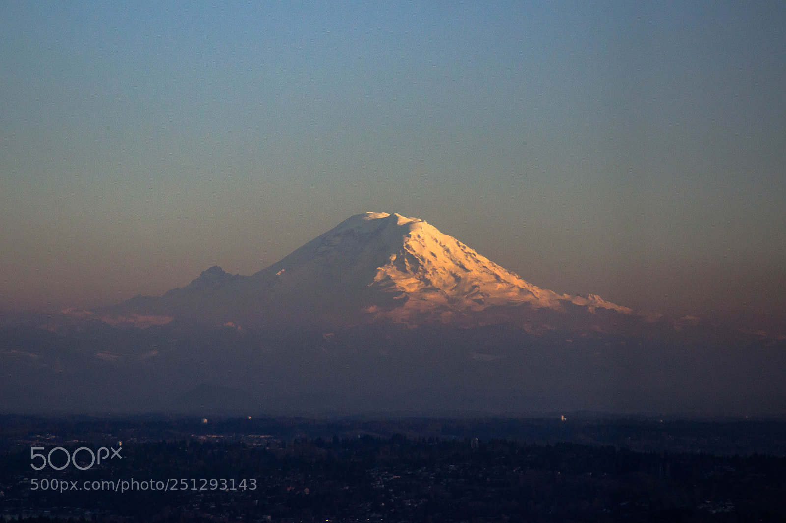 Canon EOS 600D (Rebel EOS T3i / EOS Kiss X5) sample photo. Rainier at dusk photography