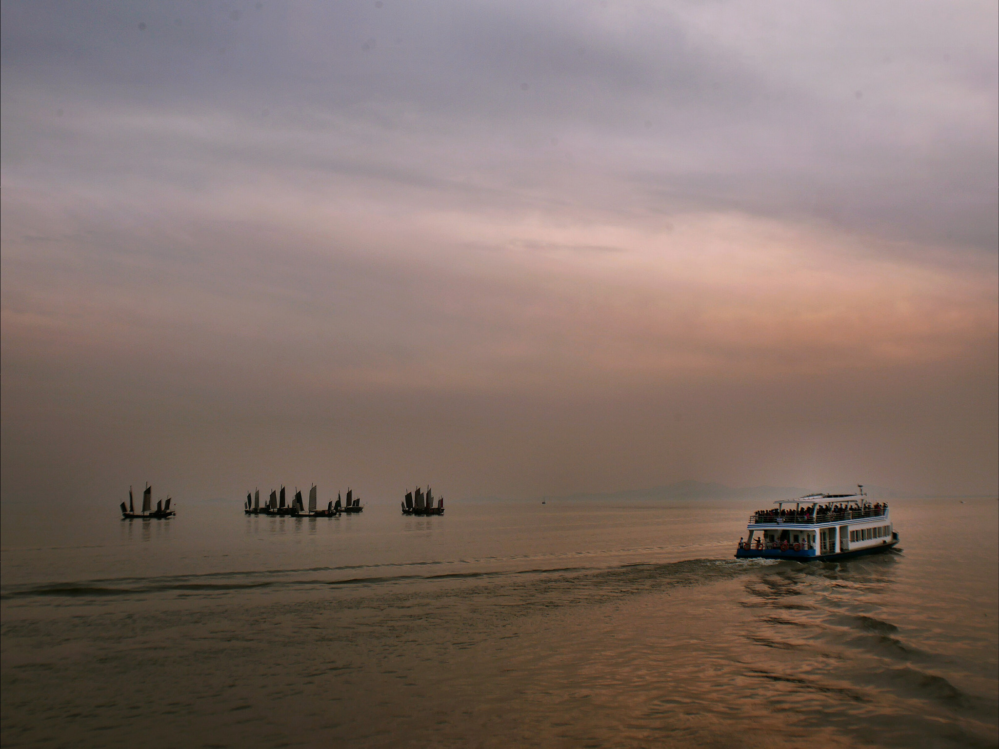 Panasonic Lumix DC-GX850 (Lumix DC-GX800 / Lumix DC-GF9) sample photo. Taihu lake under sunset photography