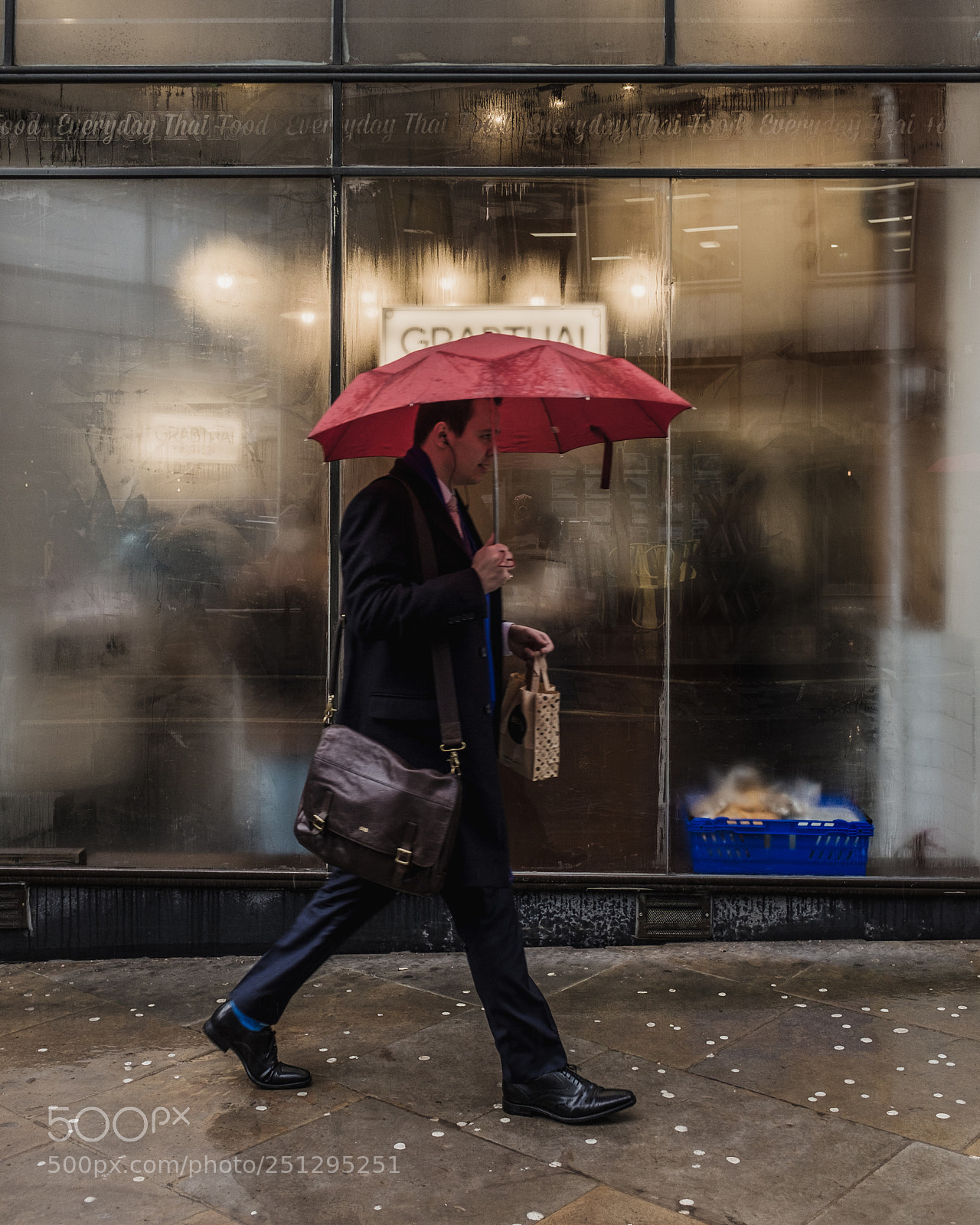 Fujifilm X100S sample photo. Rainy days in london photography