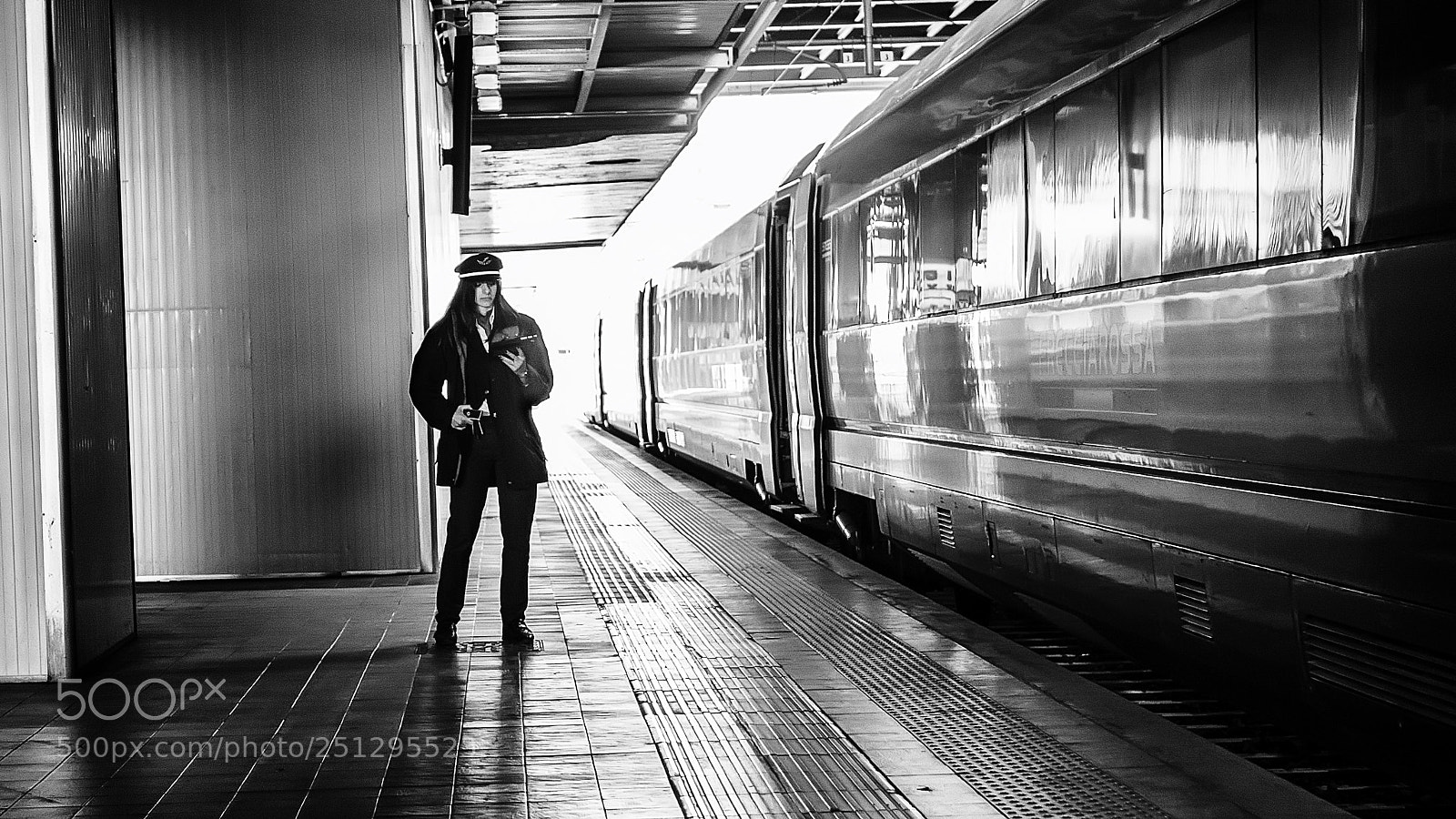 Olympus OM-D E-M10 II sample photo. Railway station #644 photography