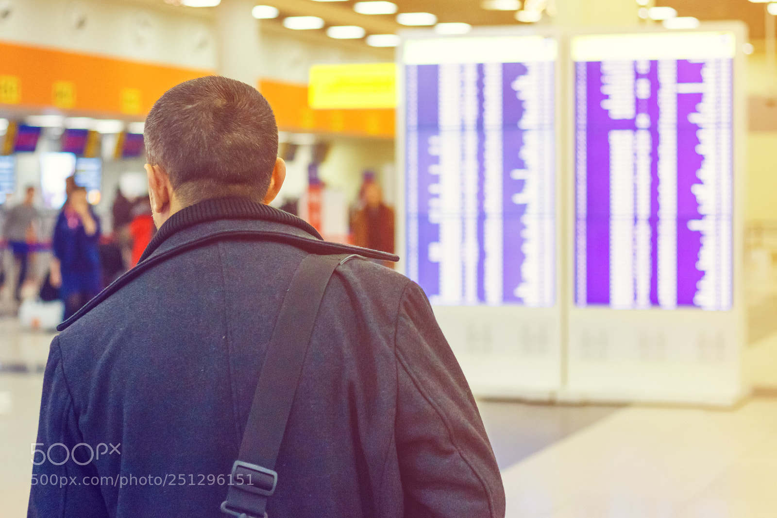 Canon EOS 650D (EOS Rebel T4i / EOS Kiss X6i) sample photo. Man at the airport photography