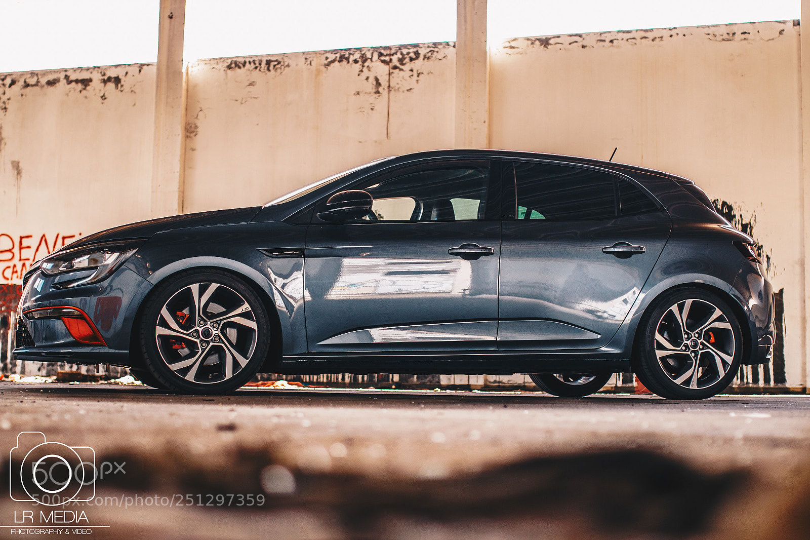 Canon EOS 70D sample photo. Renault megane gt photography