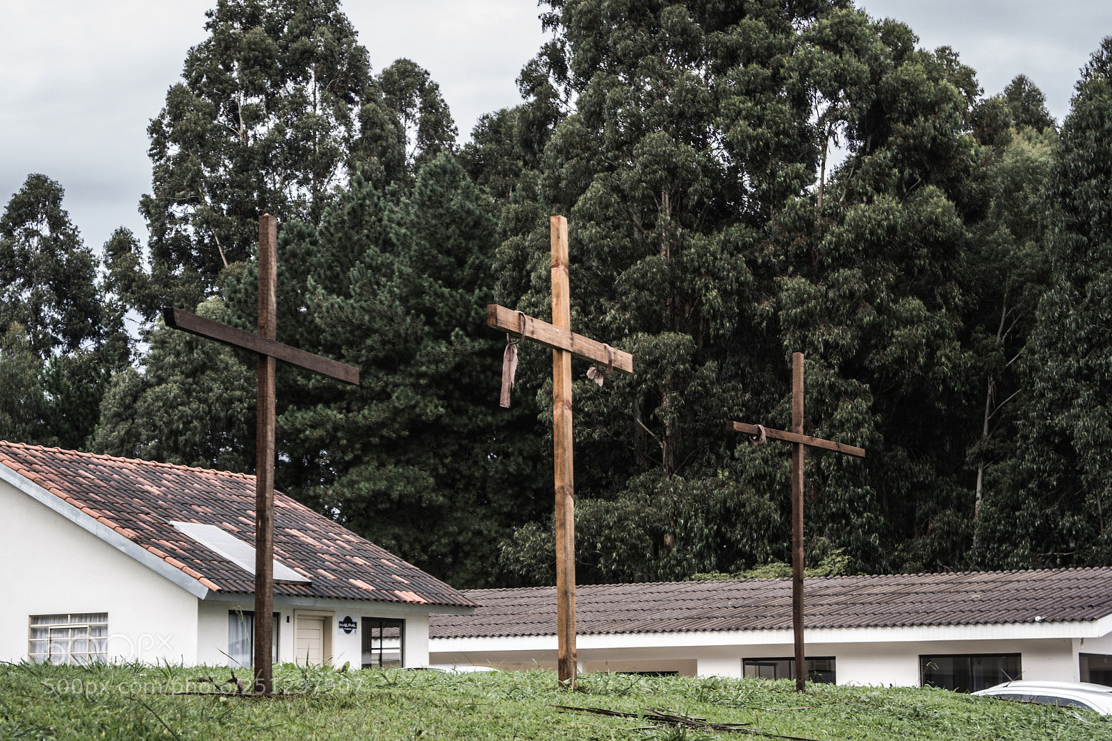 Samsung NX2000 sample photo. Cross photography