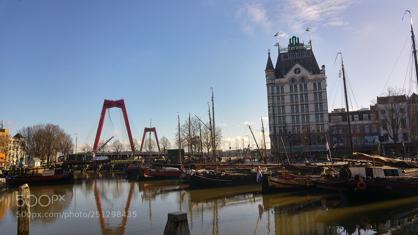 LG G4 sample photo. Old harbour and white photography