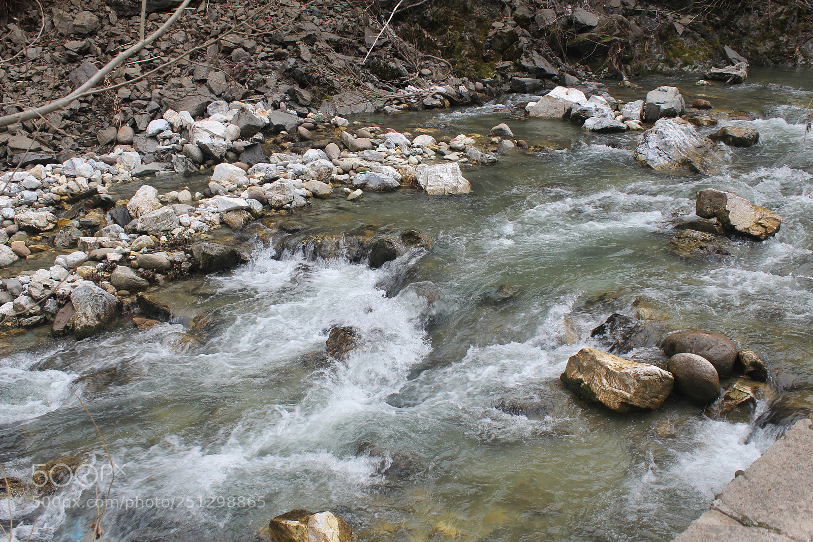 Canon EOS 550D (EOS Rebel T2i / EOS Kiss X4) + Canon EF-S 18-55mm F3.5-5.6 IS sample photo. Mountain river photography