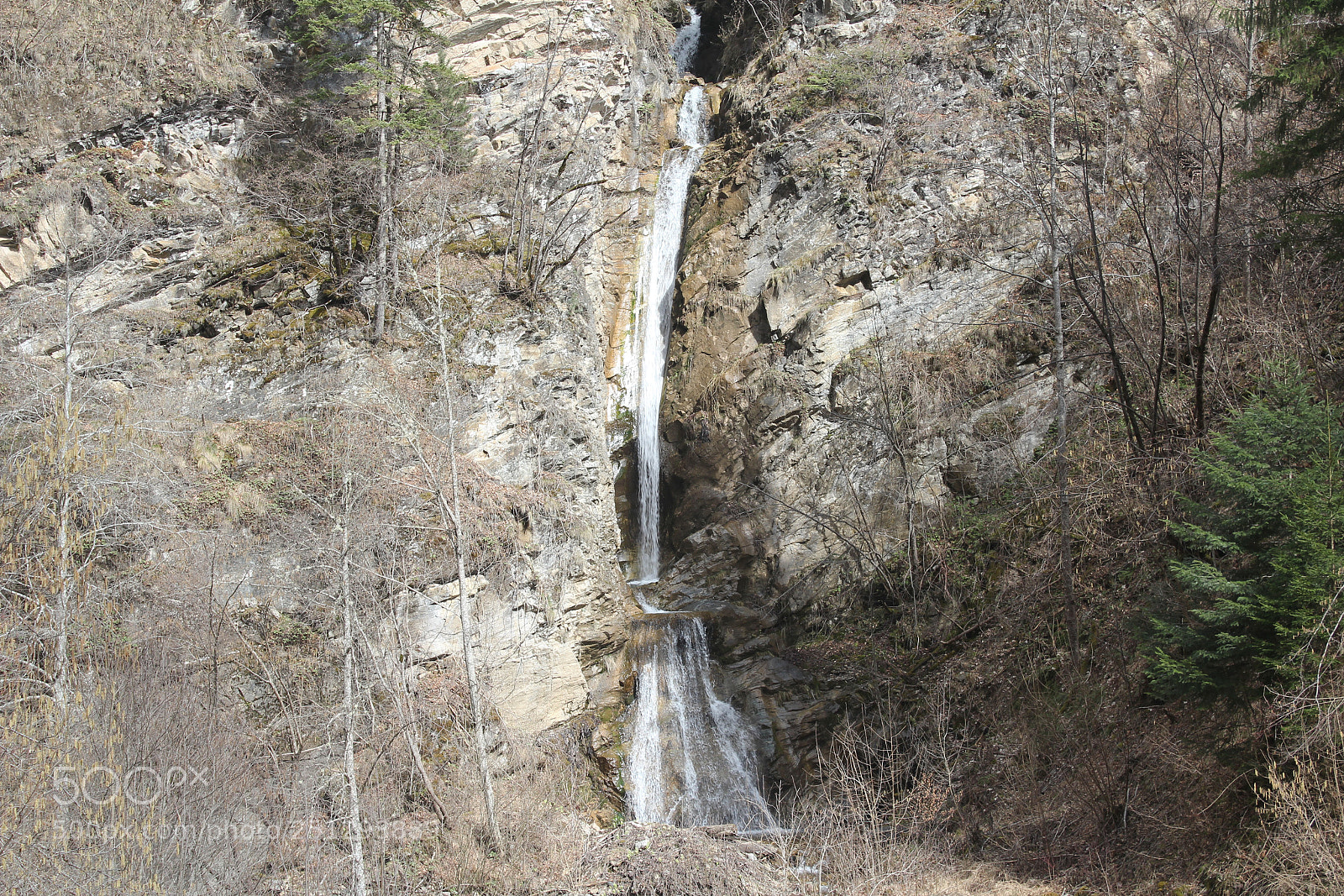 Canon EOS 550D (EOS Rebel T2i / EOS Kiss X4) + Canon EF-S 18-55mm F3.5-5.6 IS sample photo. Waterfall near devil's throat photography