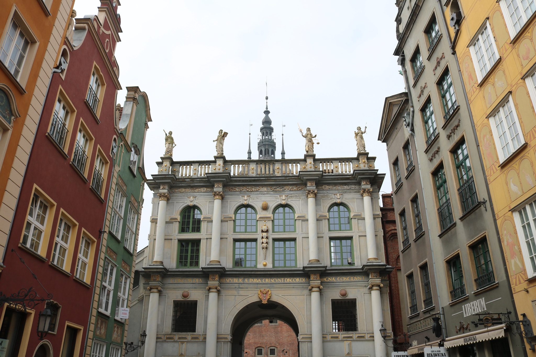 Canon EOS 750D (EOS Rebel T6i / EOS Kiss X8i) sample photo. The golden gate, gdansk photography