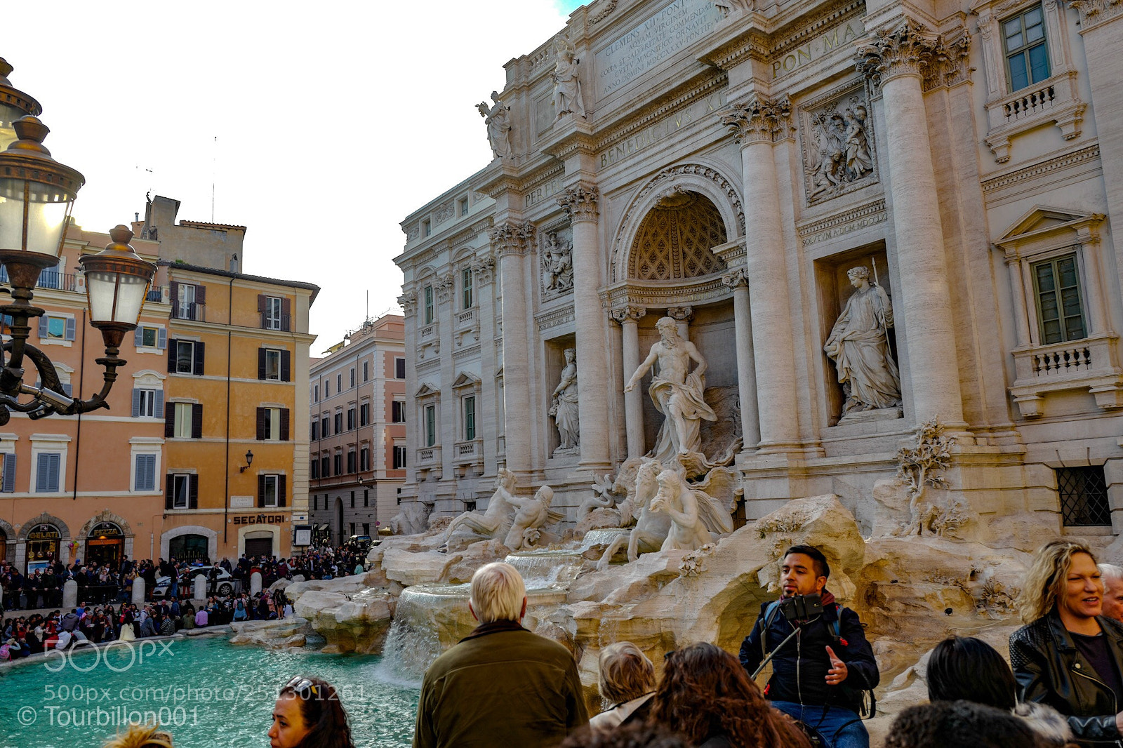 Leica Q (Typ 116) sample photo. Trevi fountain talks photography