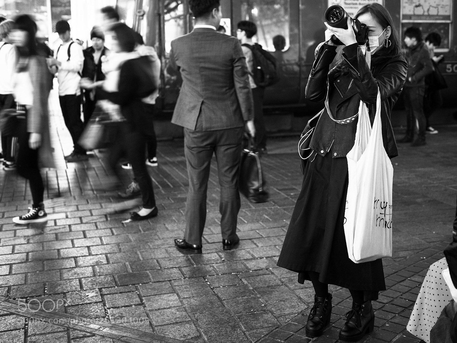 Olympus OM-D E-M1 sample photo. What does she aim photography