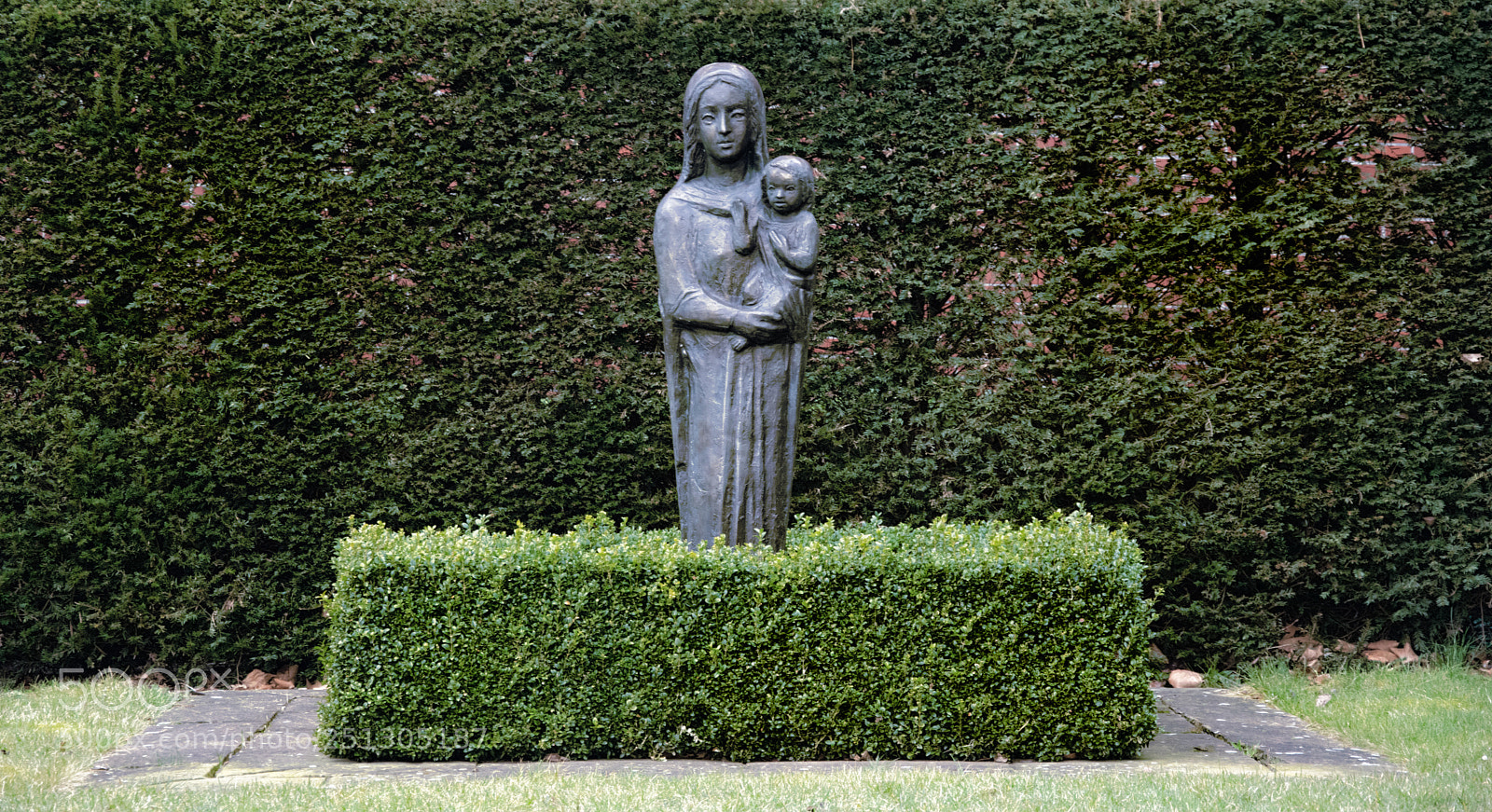 Nikon D5300 sample photo. Figur and green photography