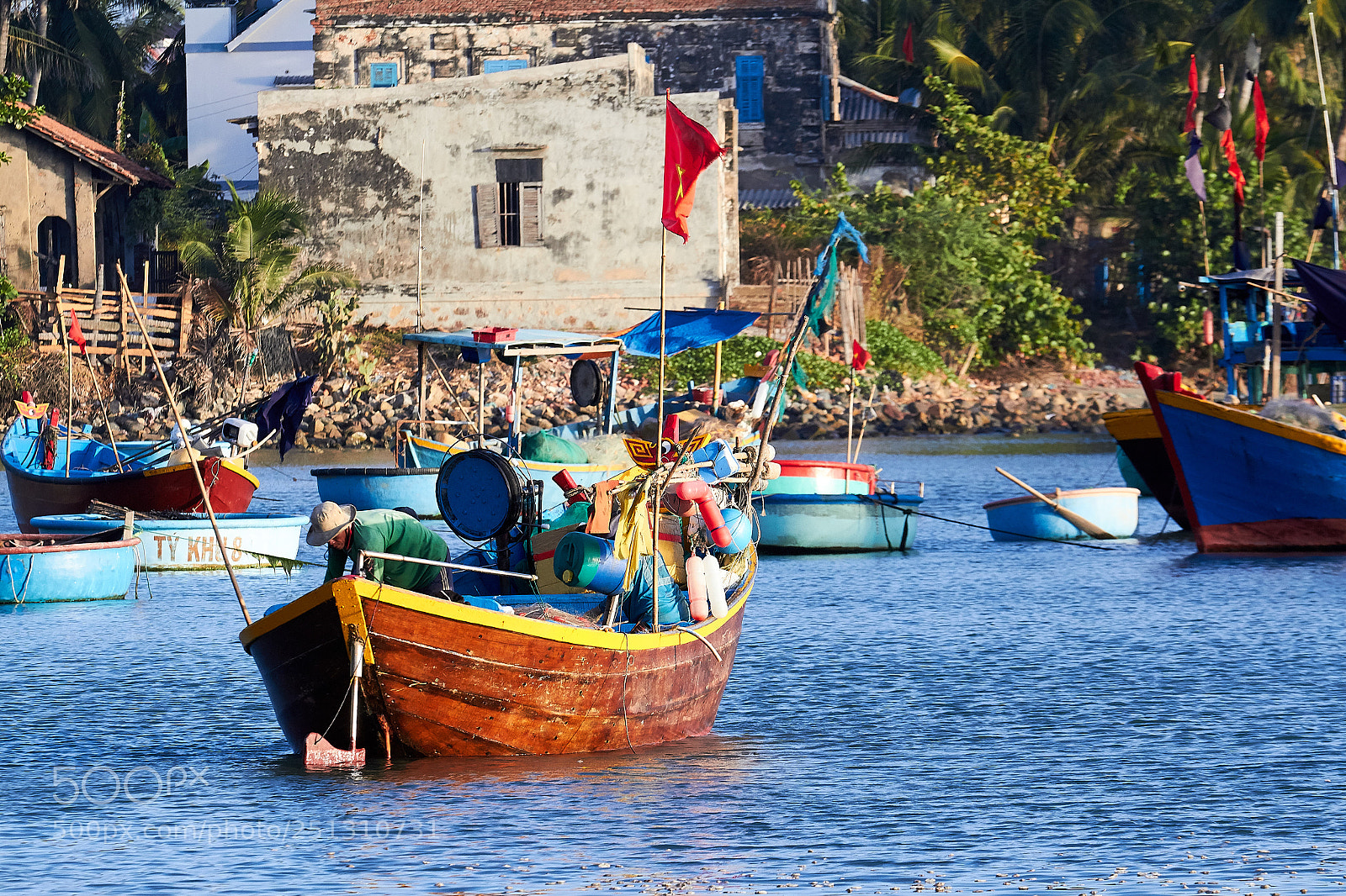 Canon EOS 650D (EOS Rebel T4i / EOS Kiss X6i) sample photo. Boat with red flag photography