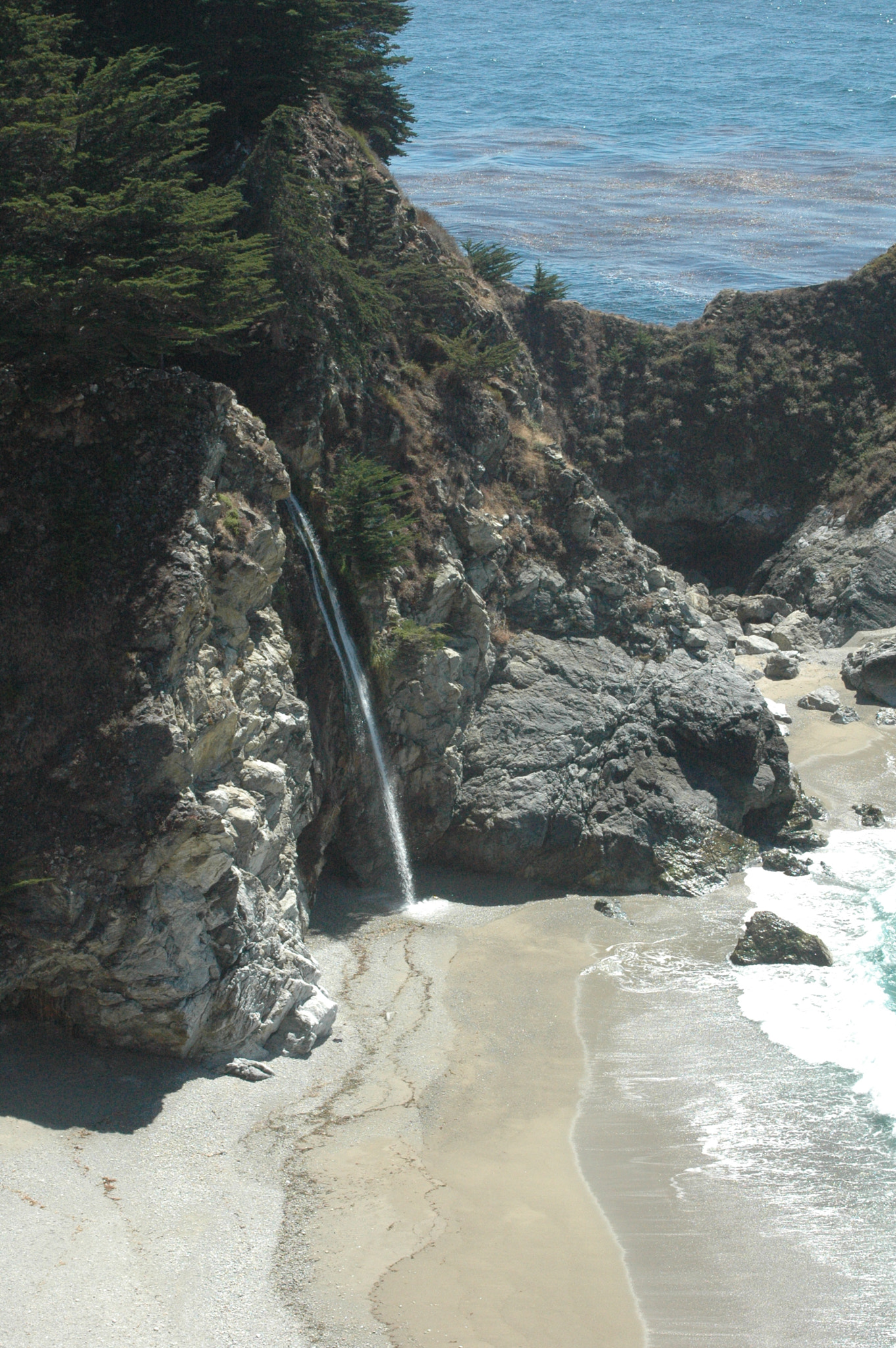 Nikon D70 + Sigma 55-200mm F4-5.6 DC sample photo. Beach waterfall photography