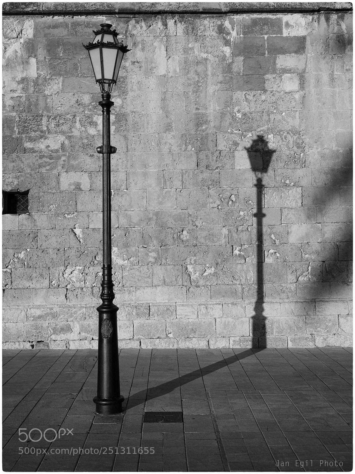 Olympus PEN-F sample photo. Shadow photography