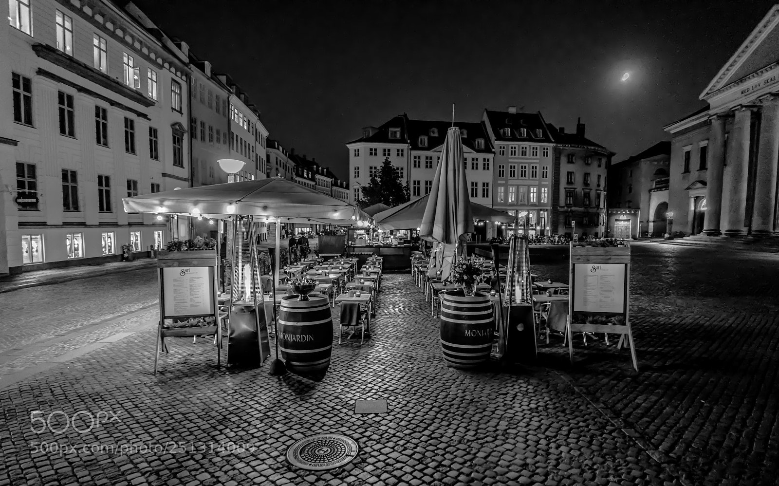 Sony a7R II sample photo. Street restaurant photography