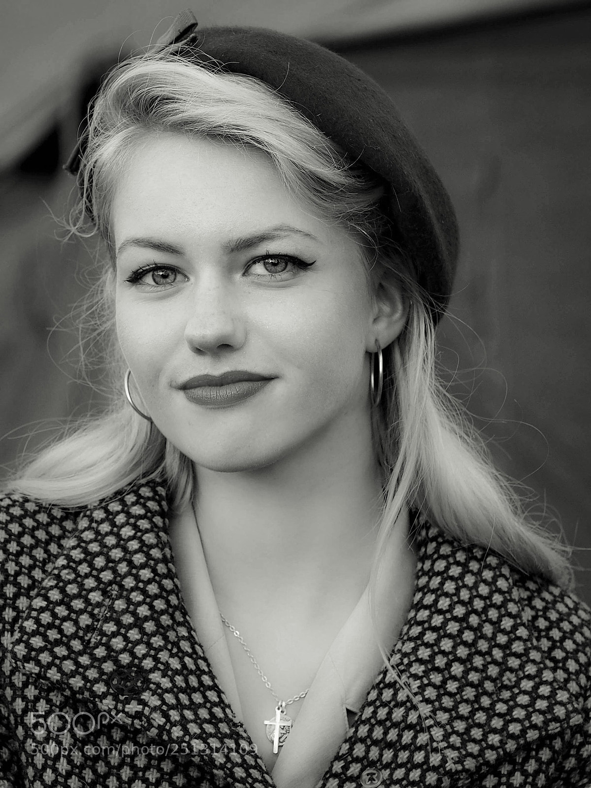 Olympus OM-D E-M10 sample photo. Le sourire photography