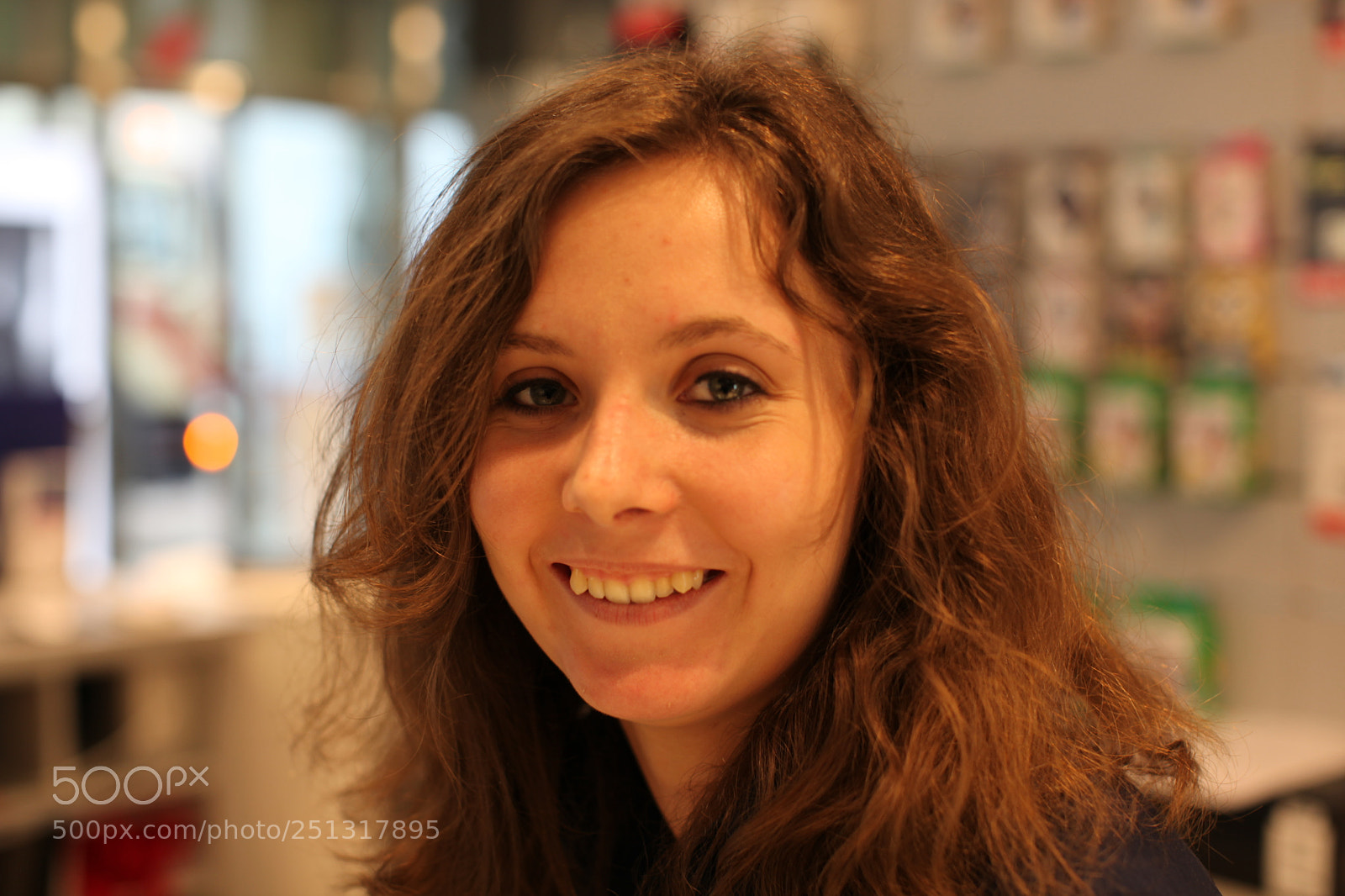 Canon EOS 5D Mark II sample photo. Store girl 2018 photography