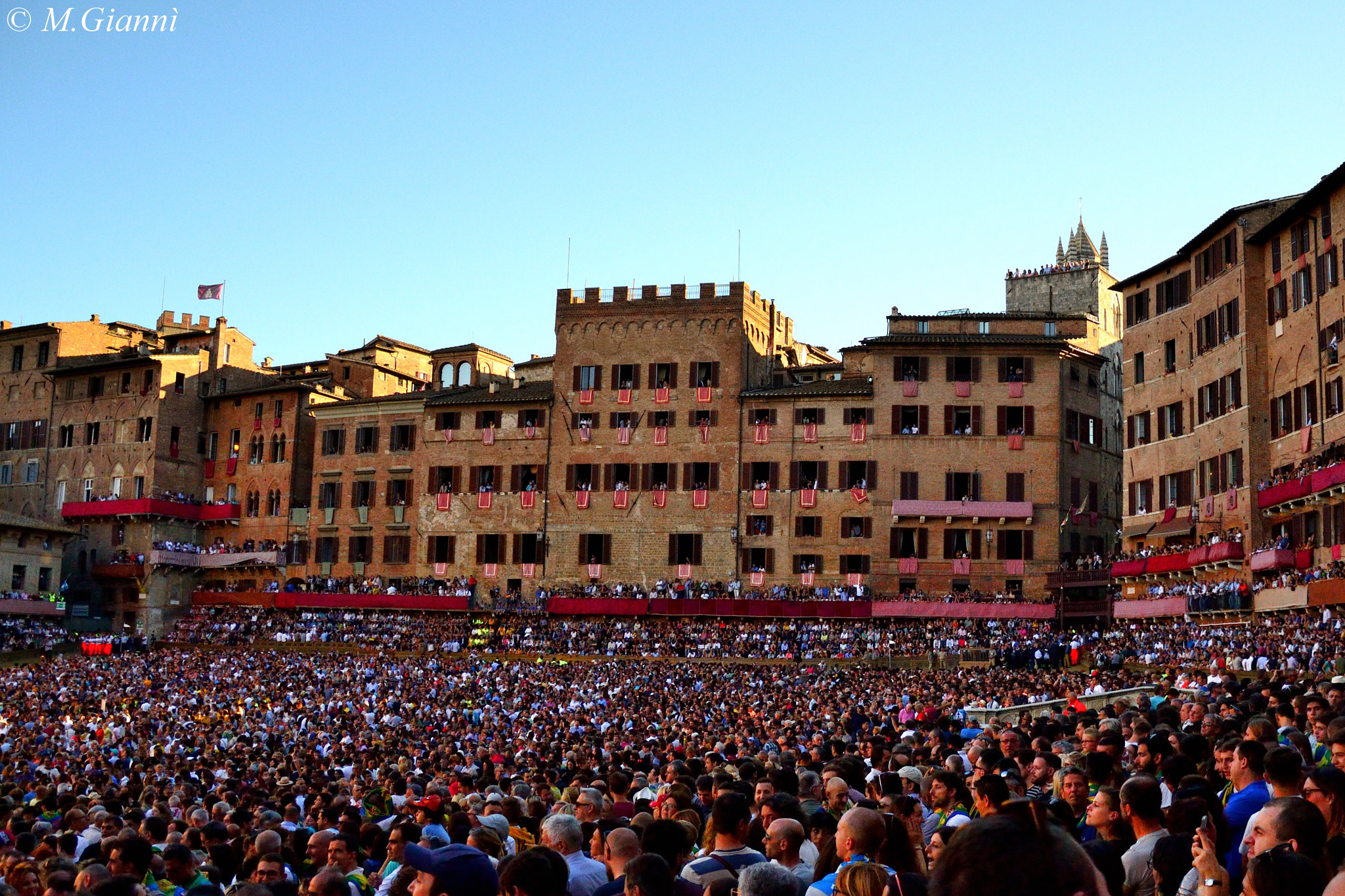 Nikon D3100 sample photo. All the world in siena photography