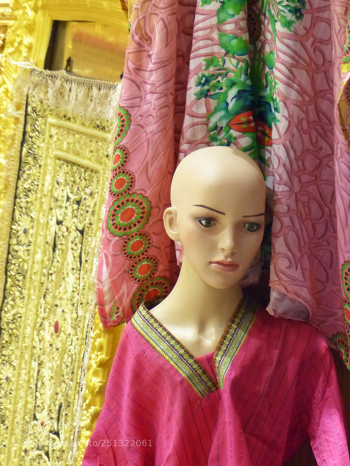 Panasonic Lumix DMC-FZ200 sample photo. In the souk, abu photography