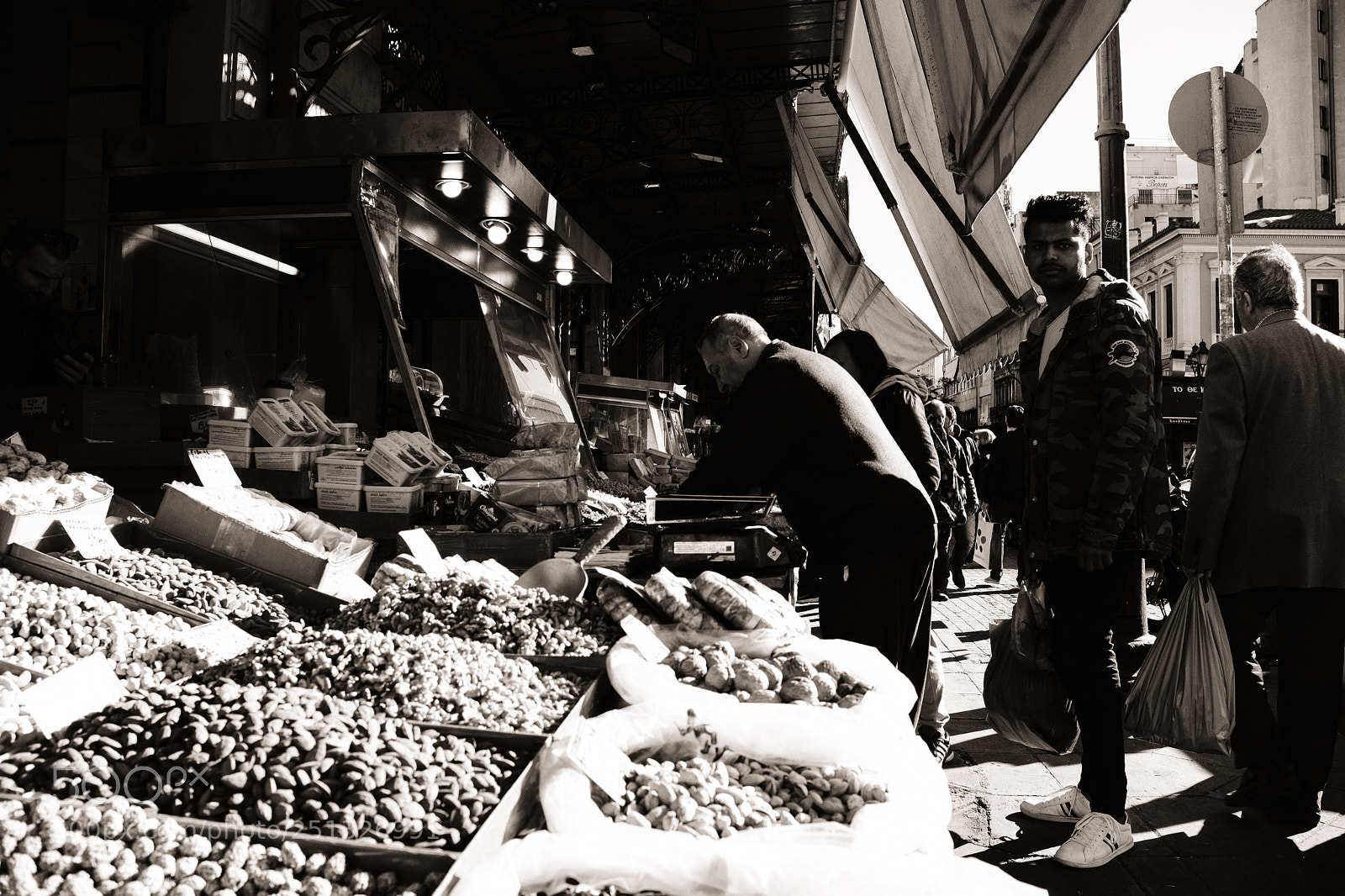 Fujifilm X100F sample photo. Surprised buyer photography