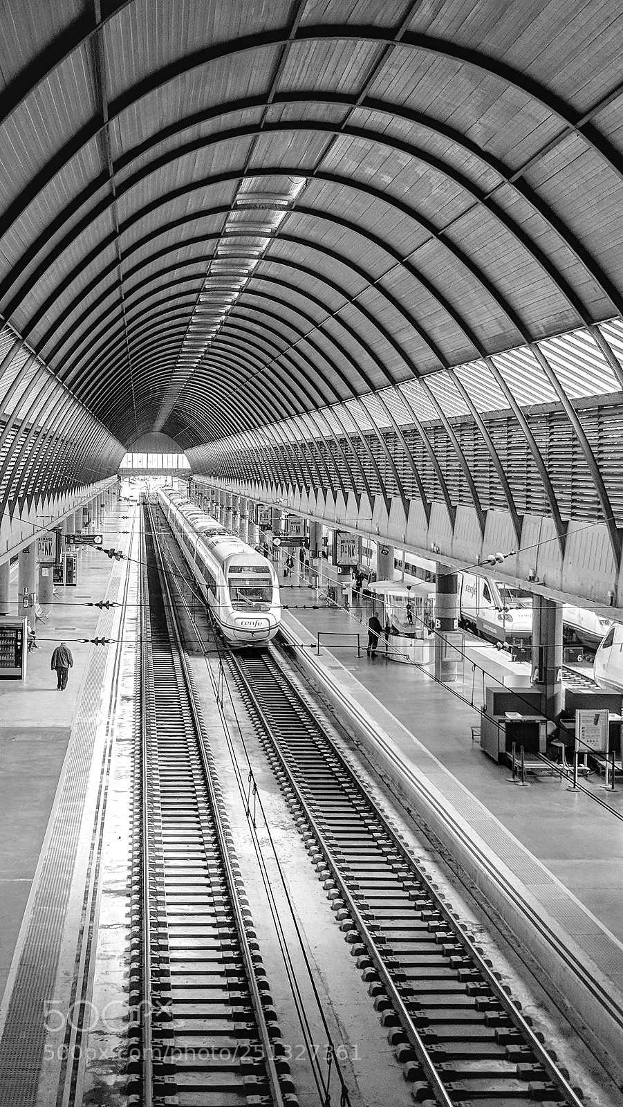 Google Pixel 2 XL sample photo. Seville santa justa station photography