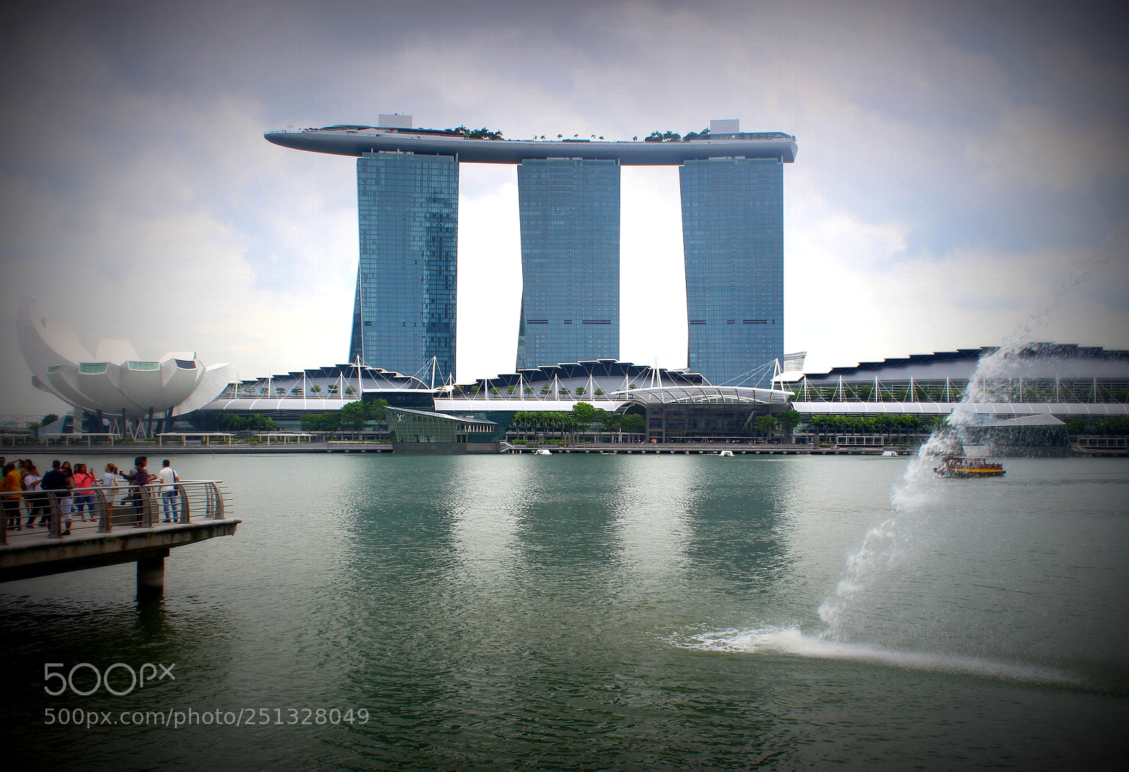 Canon EOS 700D (EOS Rebel T5i / EOS Kiss X7i) sample photo. Marina bay sands photography