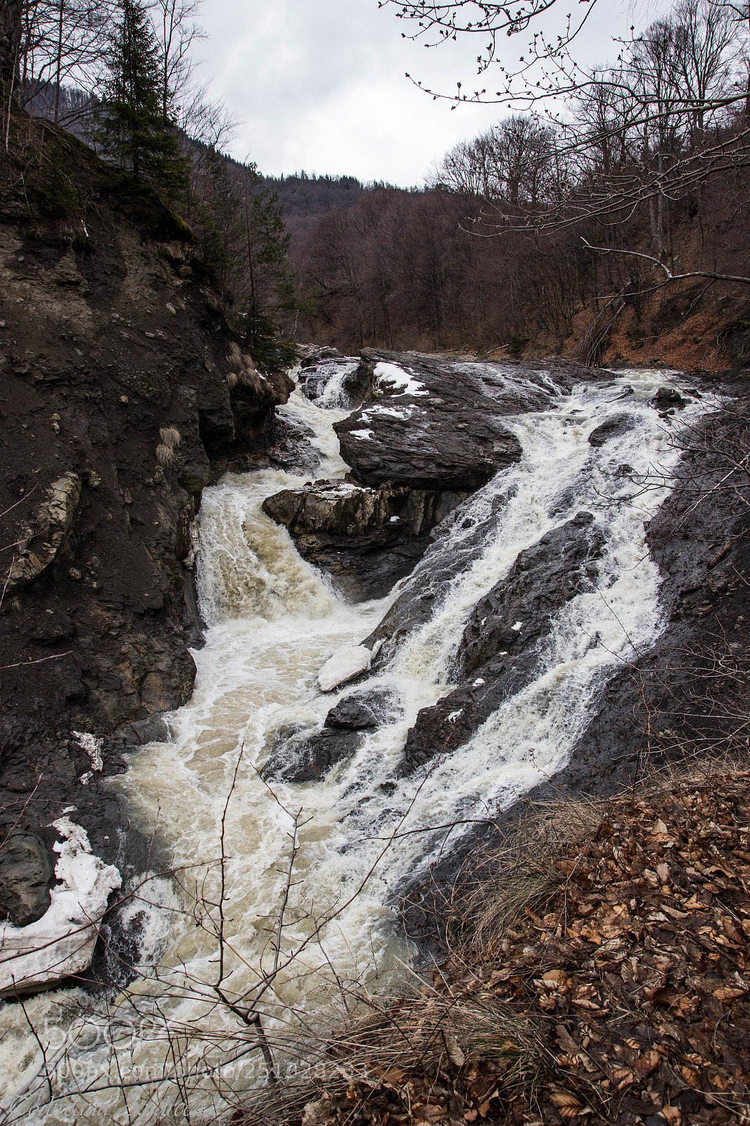 Canon EOS 600D (Rebel EOS T3i / EOS Kiss X5) sample photo. Putna waterfall photography