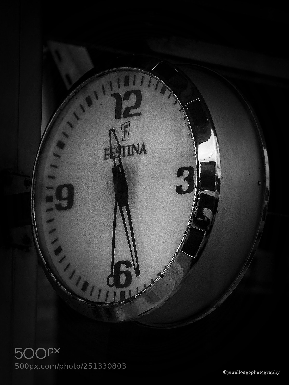 Olympus OM-D E-M10 II sample photo. El tiempo.... - time.... photography