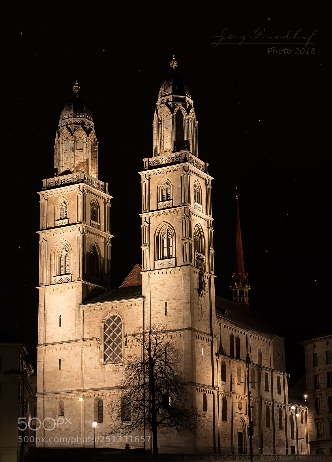 Canon EOS 700D (EOS Rebel T5i / EOS Kiss X7i) sample photo. Grossmünster, zurich photography