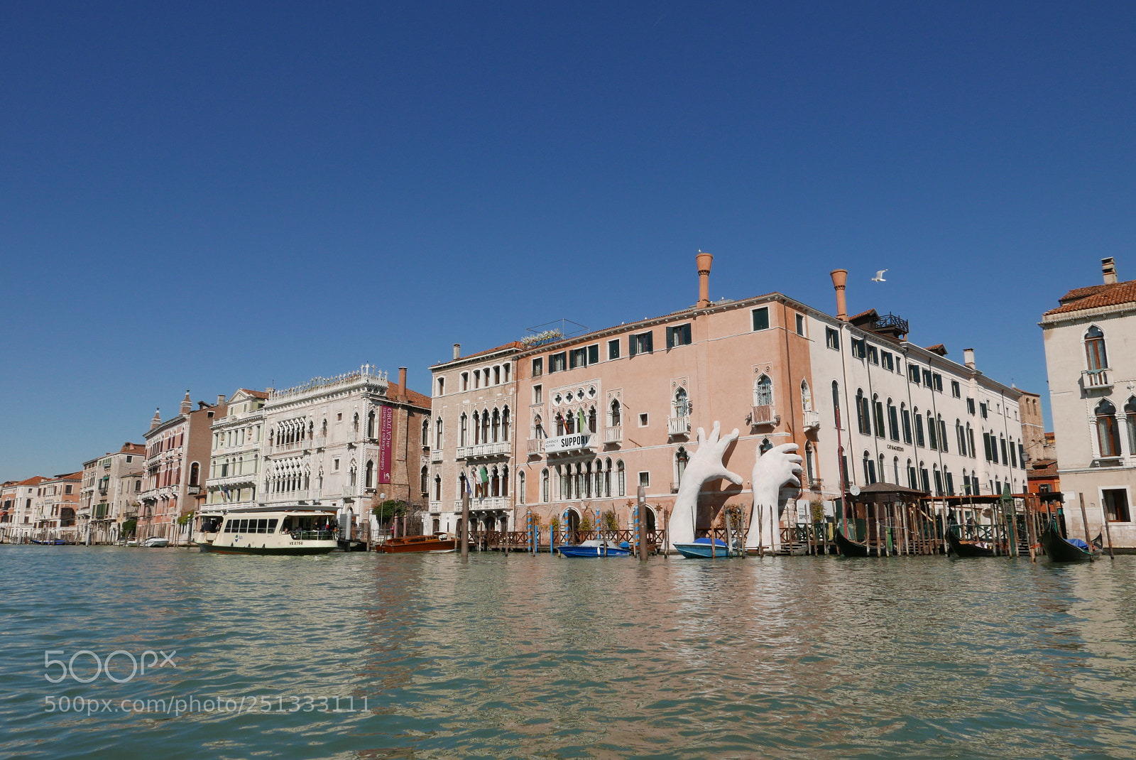 Leica D-Lux (Typ 109) sample photo. Supporting venice photography