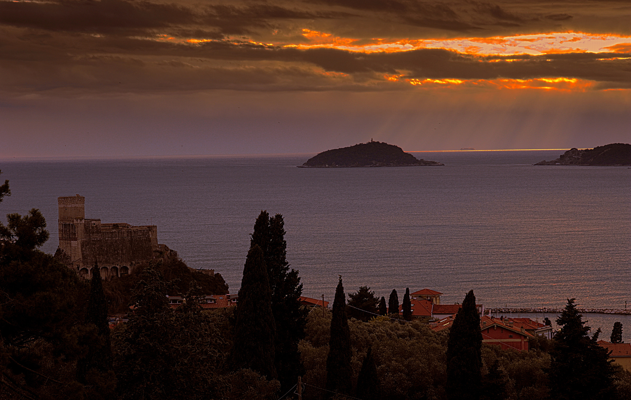 Nikon D700 + Manual Lens No CPU sample photo. Sunset on lerici castle photography