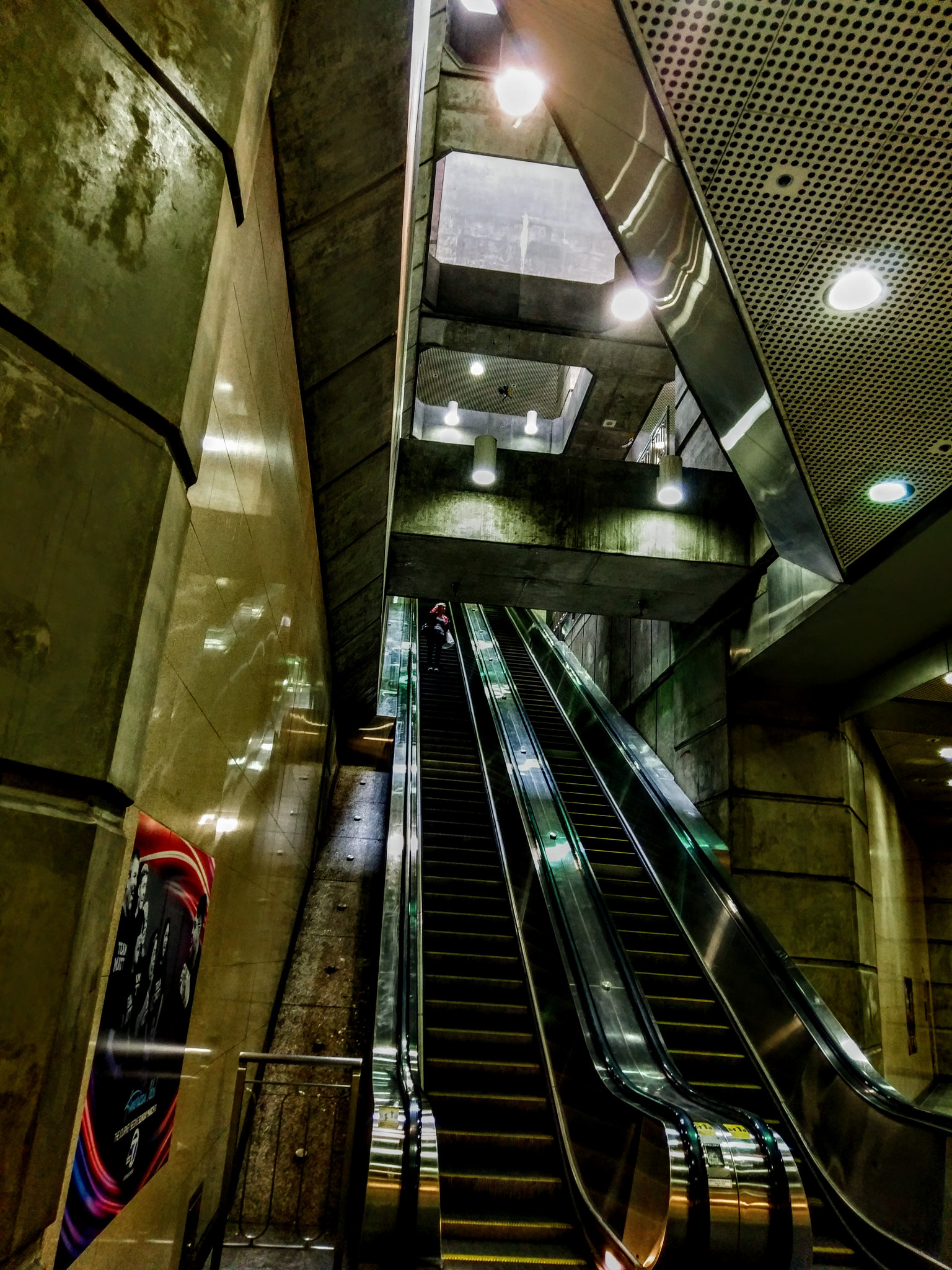 HTC 10 sample photo. Atmosphere underground (green) photography