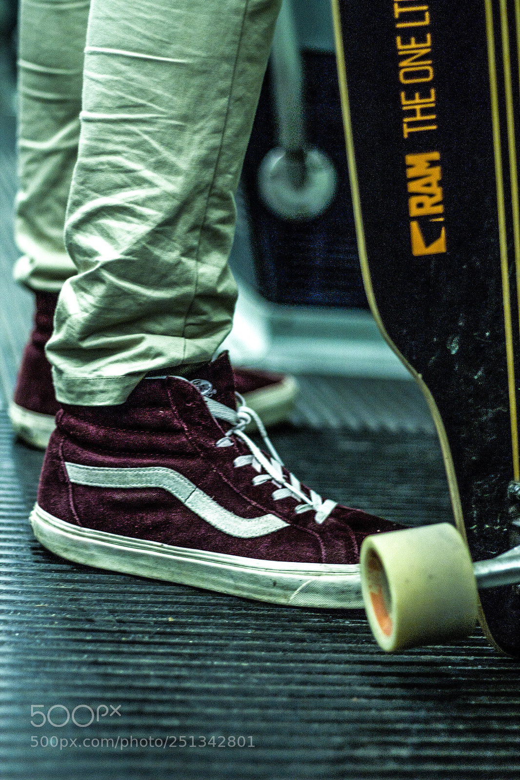 Canon EOS 1200D (EOS Rebel T5 / EOS Kiss X70 / EOS Hi) sample photo. Subway skater photography